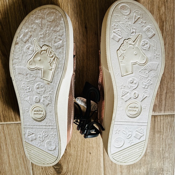 Wonder Nation Girls Pink Metallic Ruffle Slip on sneakers size 5 - Picture 4 of 4